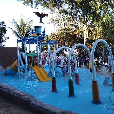 C204 Aldeia Do Lago: Lakeside Retreat with Aqua Park & EV Charging Caldas Novas Exterior photo