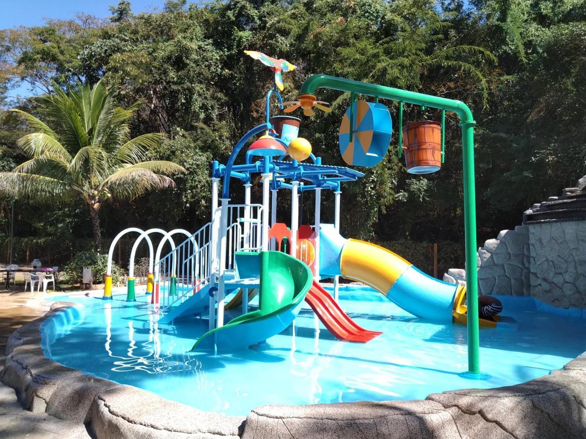 C204 Aldeia Do Lago: Lakeside Retreat with Aqua Park & EV Charging Caldas Novas Exterior photo